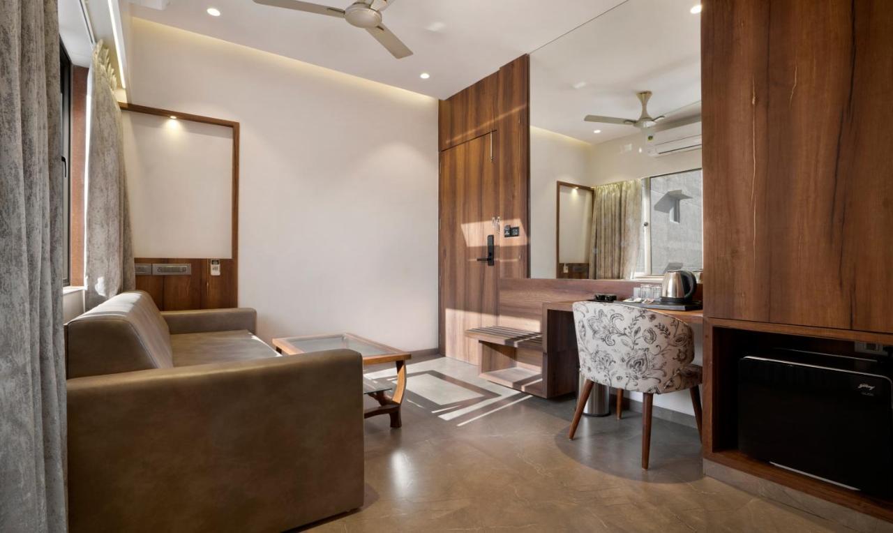 Treebo Premium Savera Inn มุมไบ ภายนอก รูปภาพ